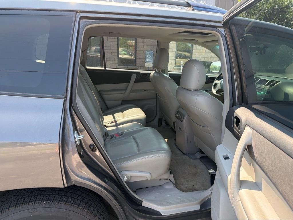 Toyota Highlander Base 4WD 2008