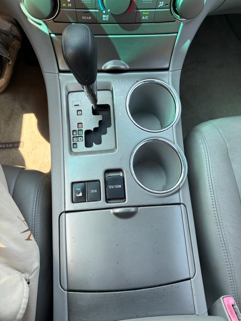 Toyota Highlander Base 4WD 2008
