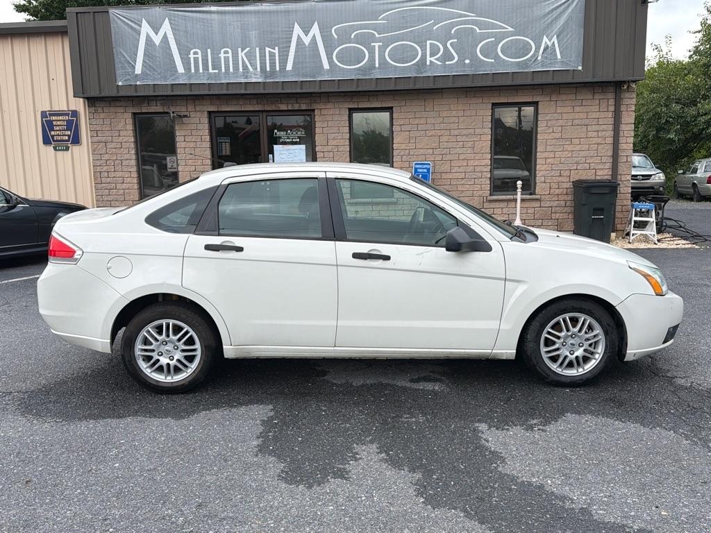 Ford Focus SE Sedan 2011