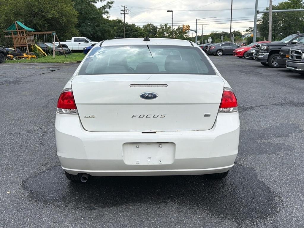 Ford Focus SE Sedan 2011