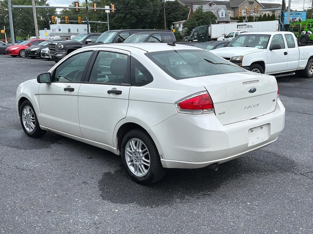 Ford Focus SE Sedan 2011