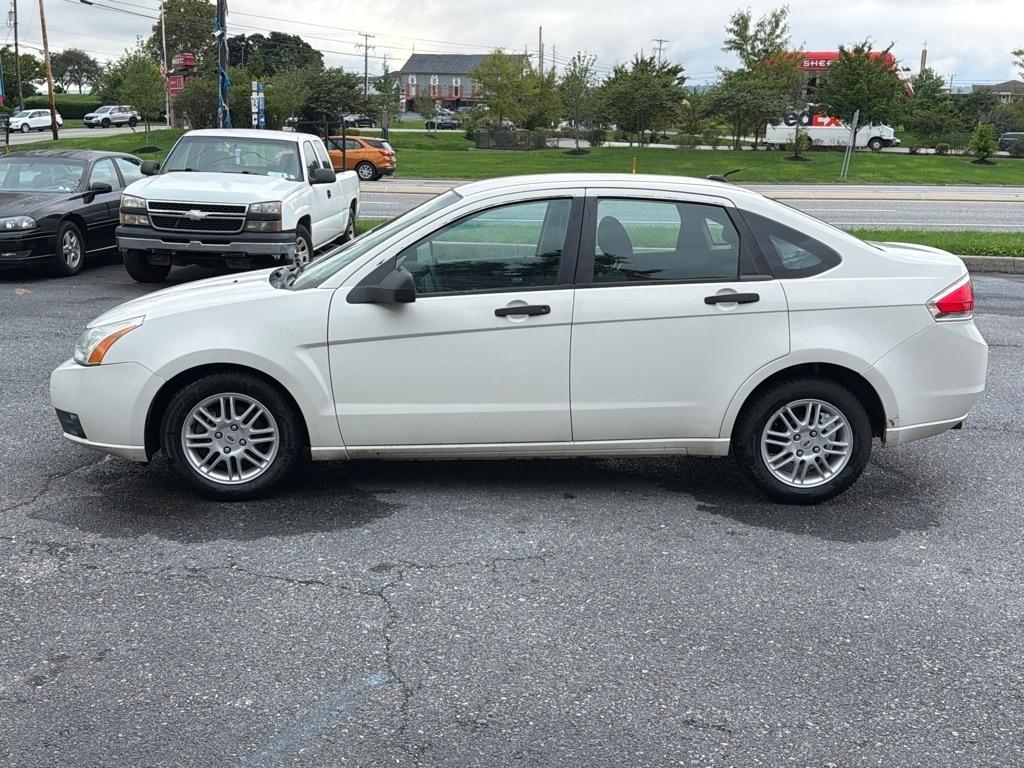 Ford Focus SE Sedan 2011