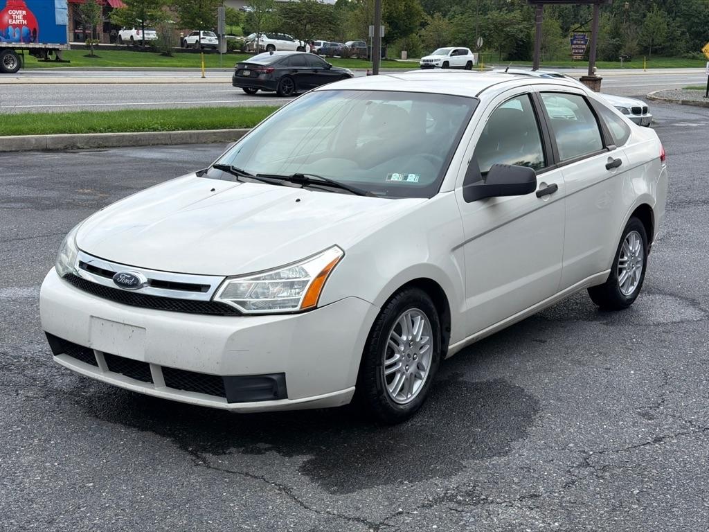 Ford Focus SE Sedan 2011