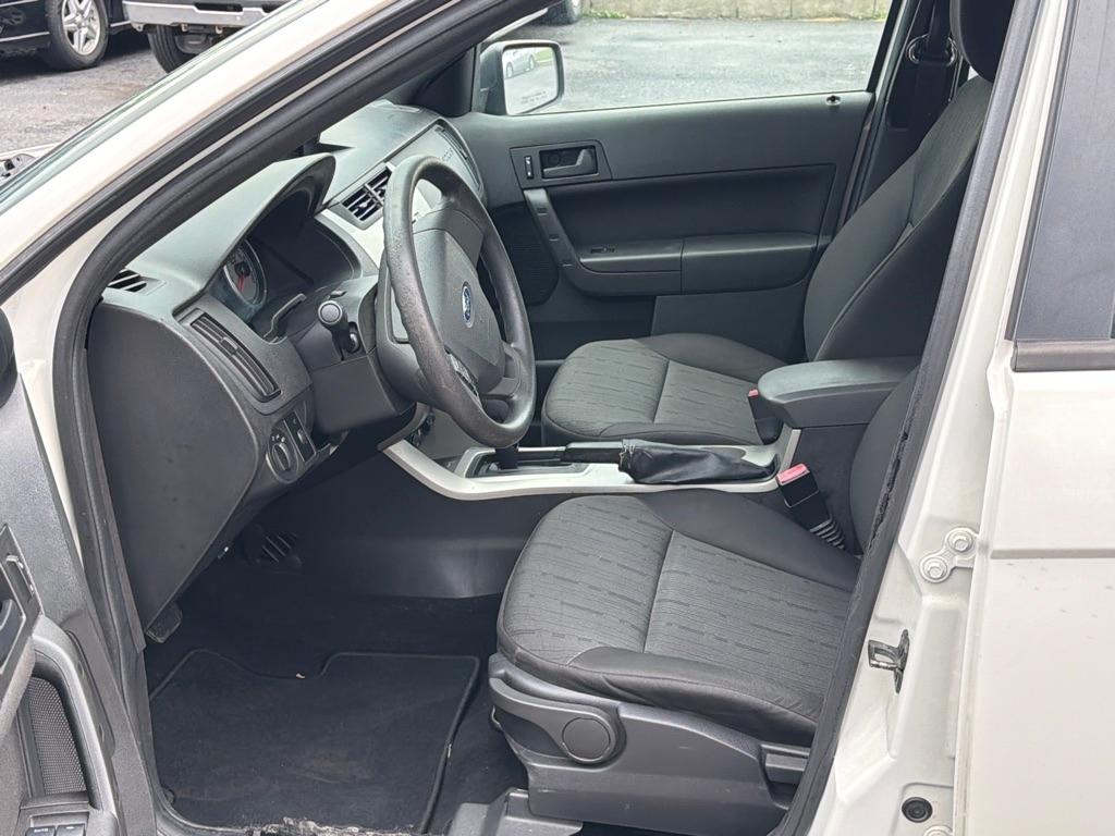 Ford Focus SE Sedan 2011