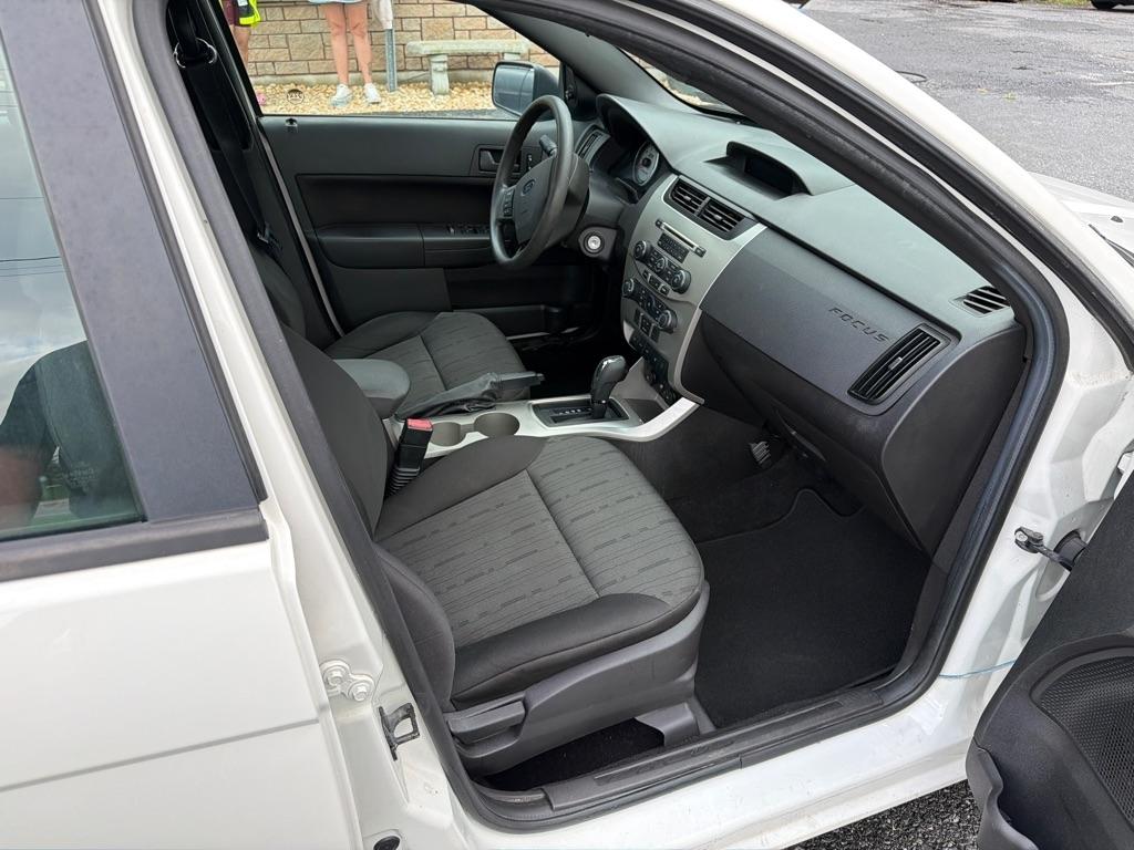 Ford Focus SE Sedan 2011