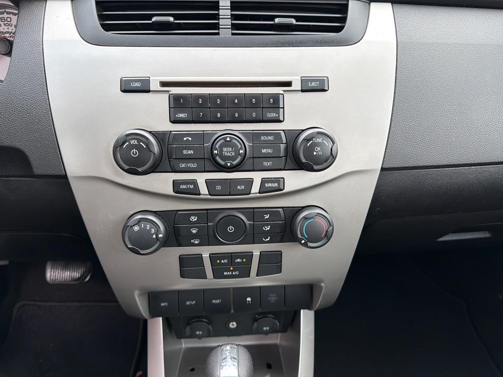 Ford Focus SE Sedan 2011