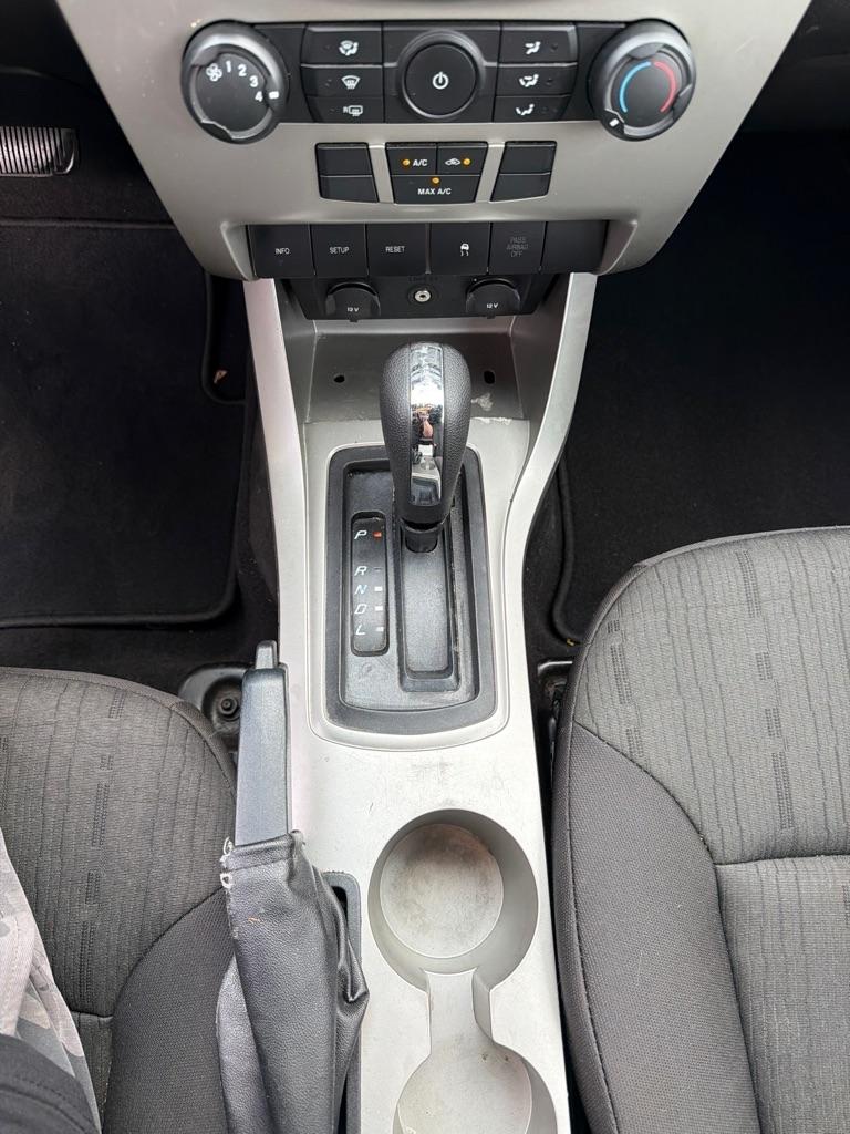 Ford Focus SE Sedan 2011