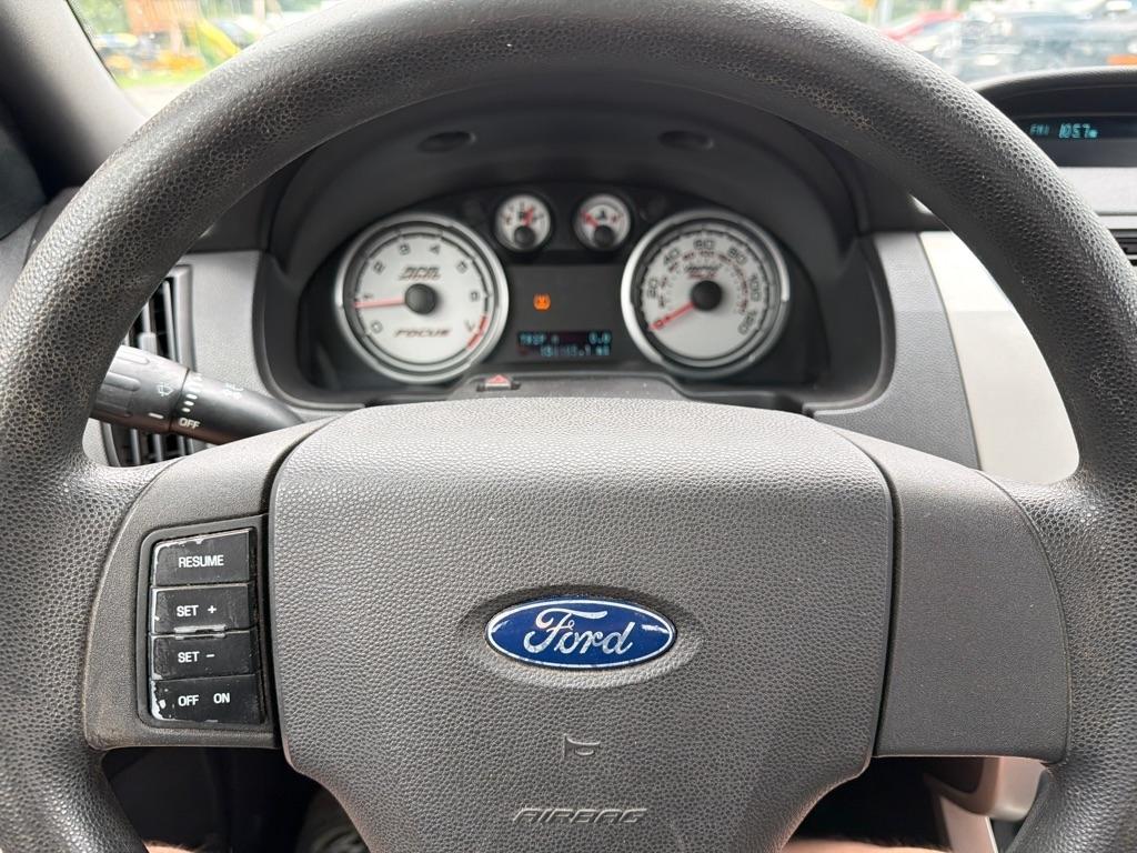 Ford Focus SE Sedan 2011