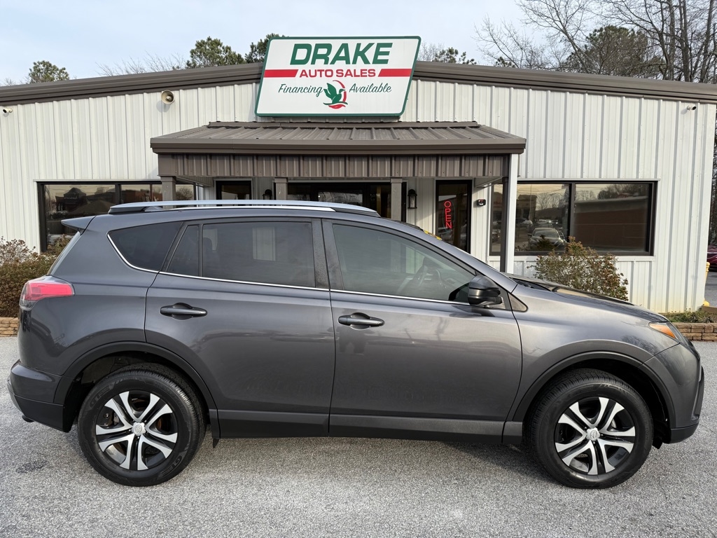 Toyota RAV4 LE FWD (Natl) 2018