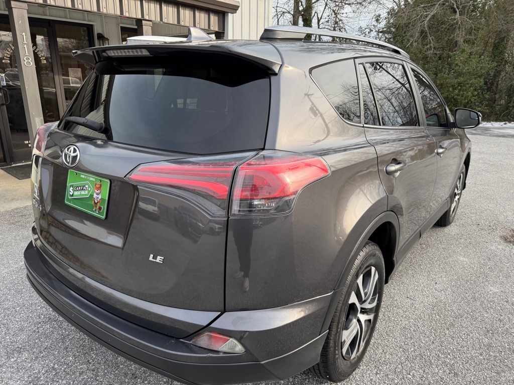 Toyota RAV4 LE FWD (Natl) 2018