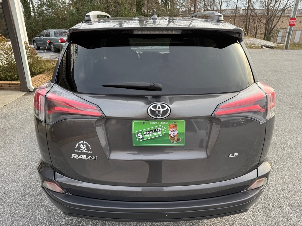 Toyota RAV4 LE FWD (Natl) 2018