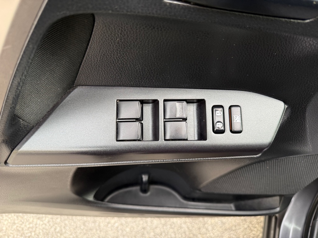 Toyota RAV4 LE FWD (Natl) 2018