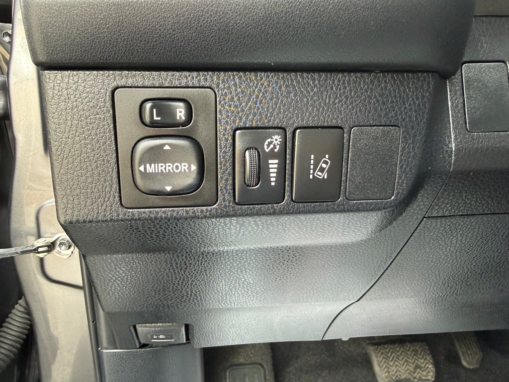 Toyota RAV4 LE FWD (Natl) 2018