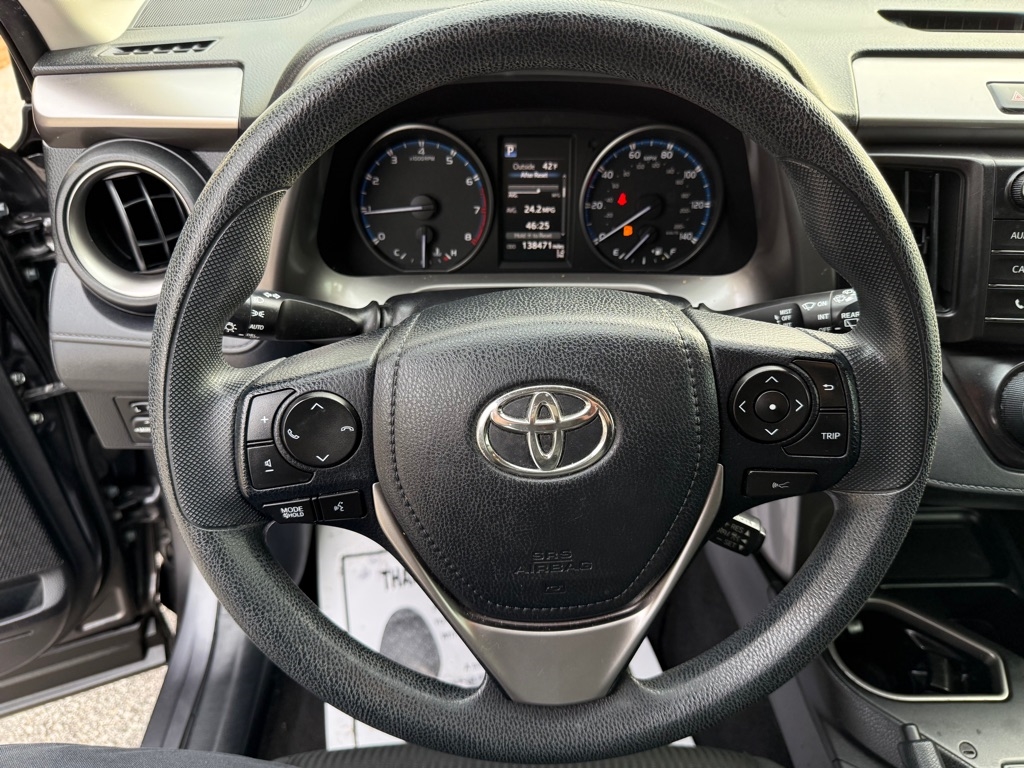 Toyota RAV4 LE FWD (Natl) 2018