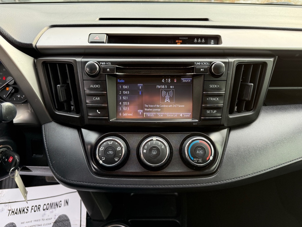 Toyota RAV4 LE FWD (Natl) 2018