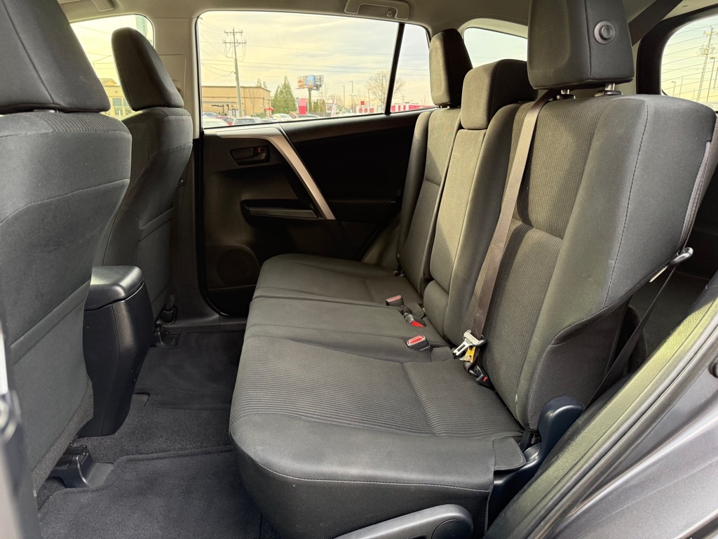 Toyota RAV4 LE FWD (Natl) 2018