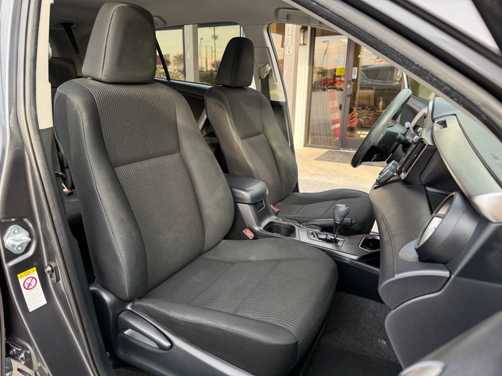 Toyota RAV4 LE FWD (Natl) 2018