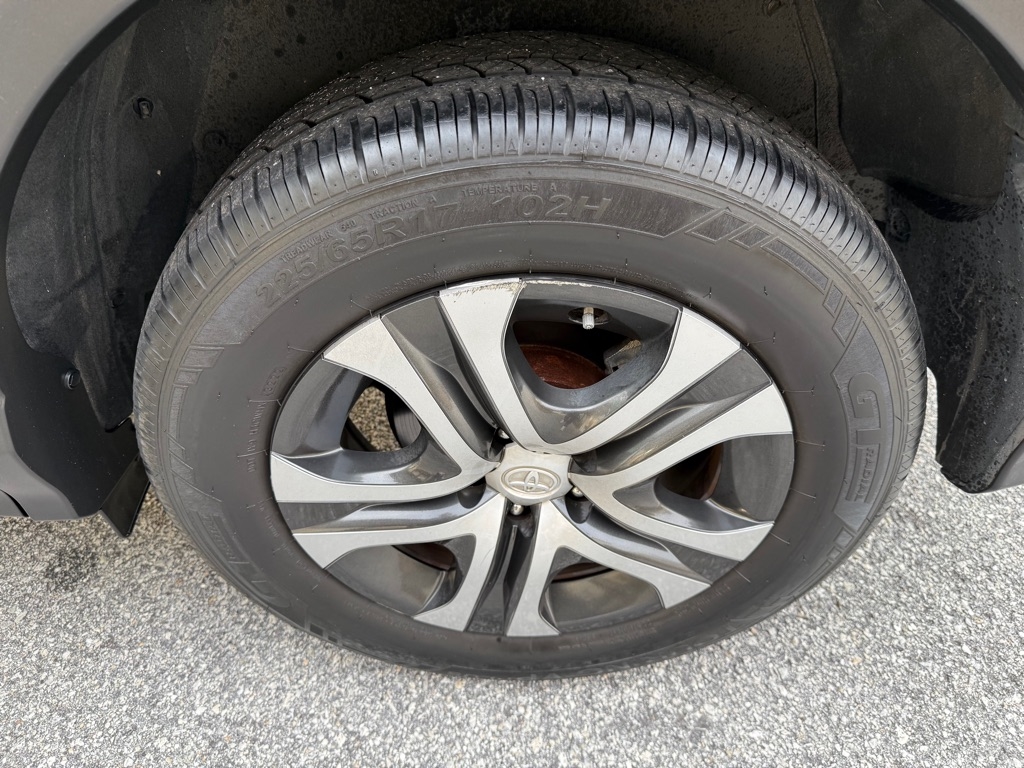 Toyota RAV4 LE FWD (Natl) 2018