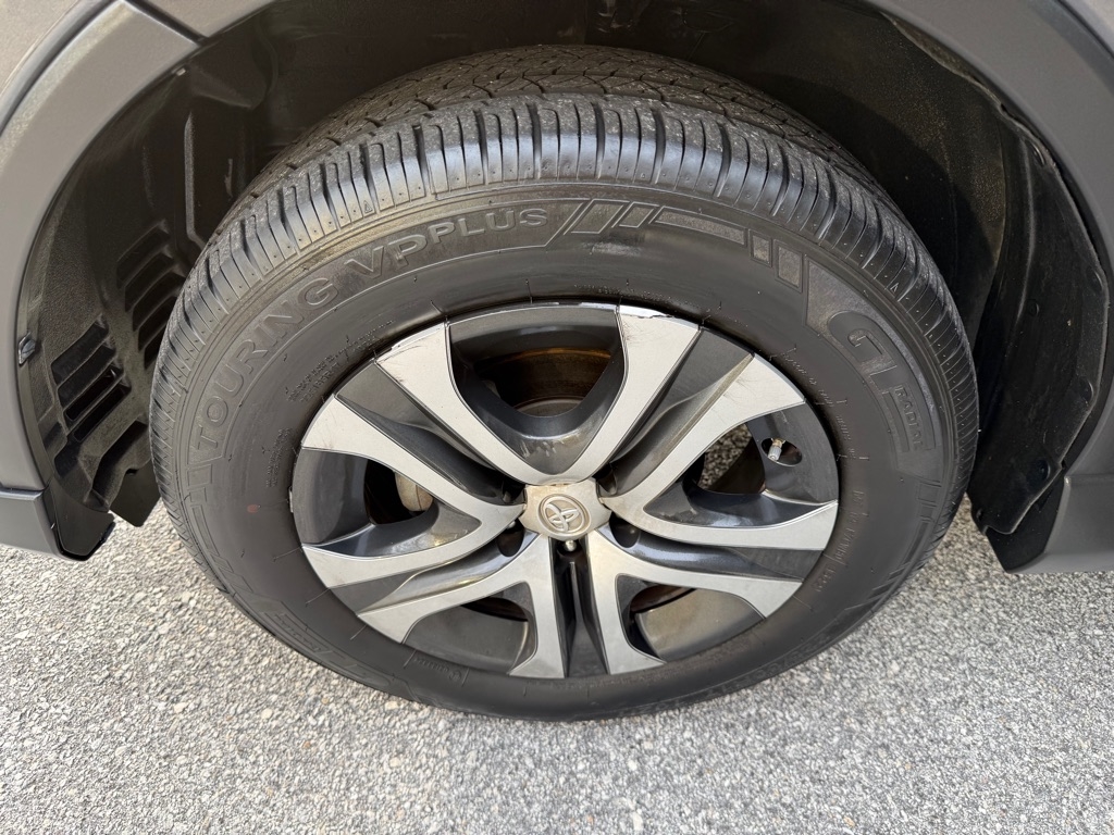 Toyota RAV4 LE FWD (Natl) 2018