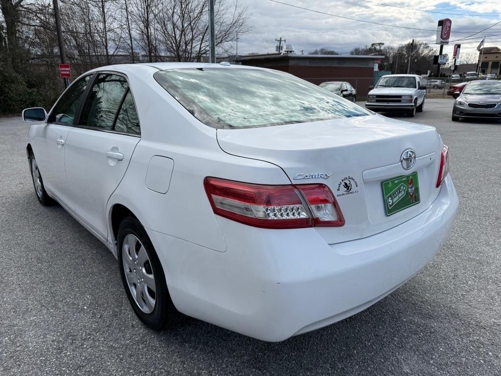 Toyota Camry 4dr Sdn I4 Auto LE (Natl) 2011