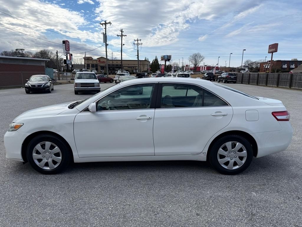 Toyota Camry 4dr Sdn I4 Auto LE (Natl) 2011