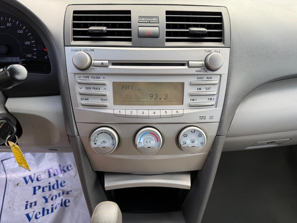 Toyota Camry 4dr Sdn I4 Auto LE (Natl) 2011