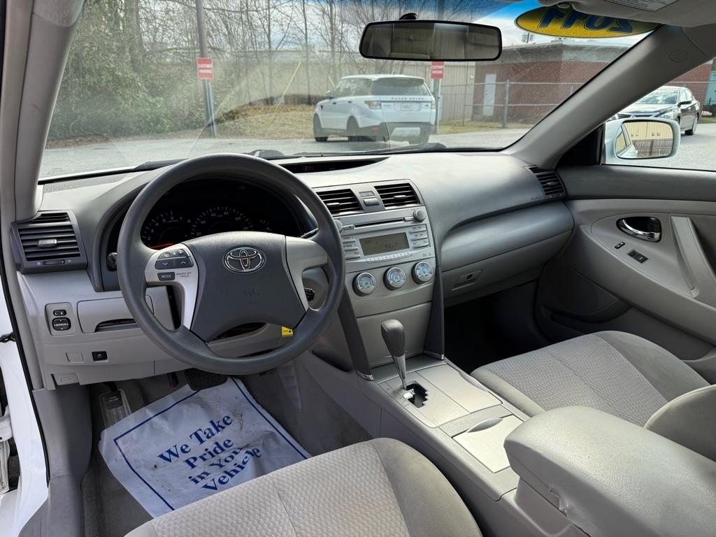 Toyota Camry 4dr Sdn I4 Auto LE (Natl) 2011