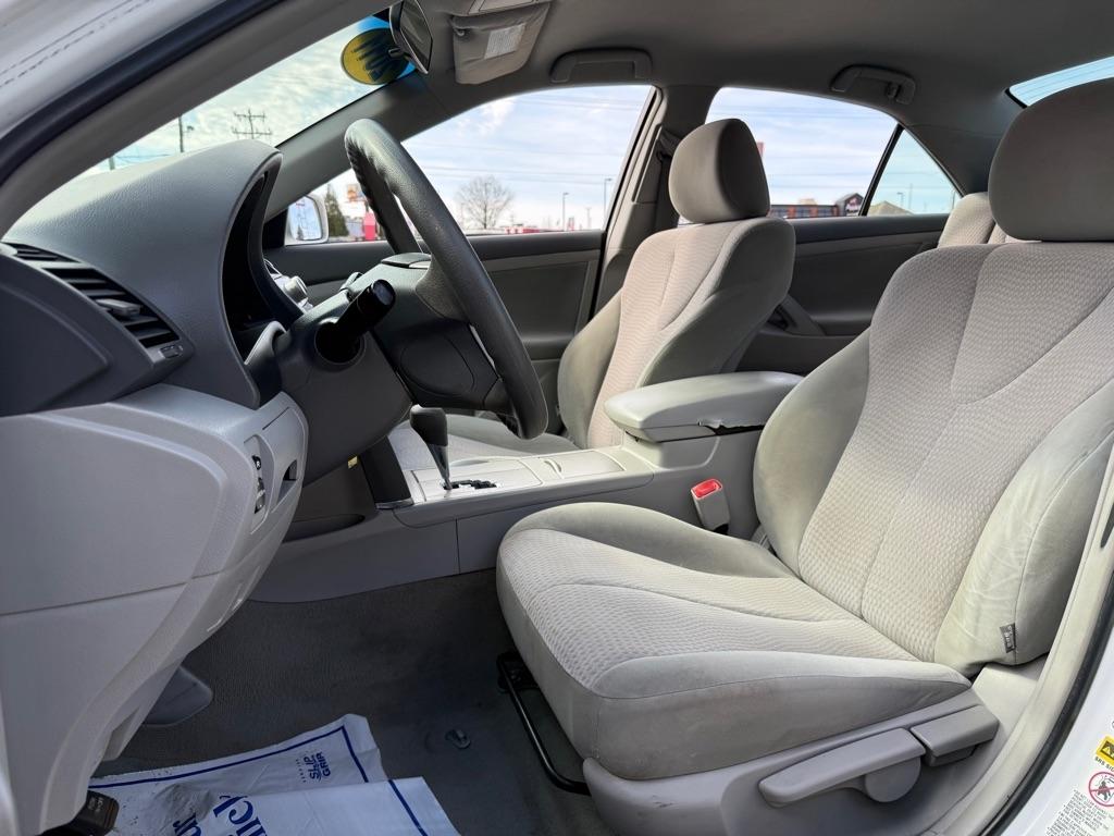 Toyota Camry 4dr Sdn I4 Auto LE (Natl) 2011