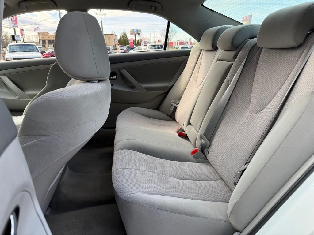 Toyota Camry 4dr Sdn I4 Auto LE (Natl) 2011