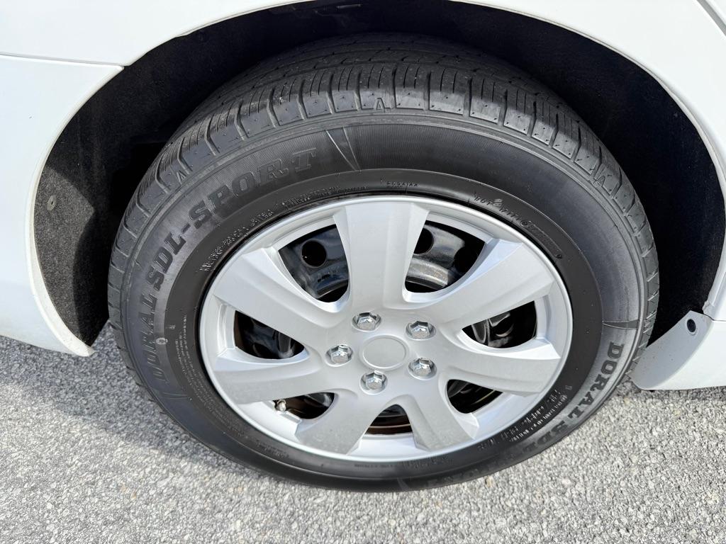 Toyota Camry 4dr Sdn I4 Auto LE (Natl) 2011