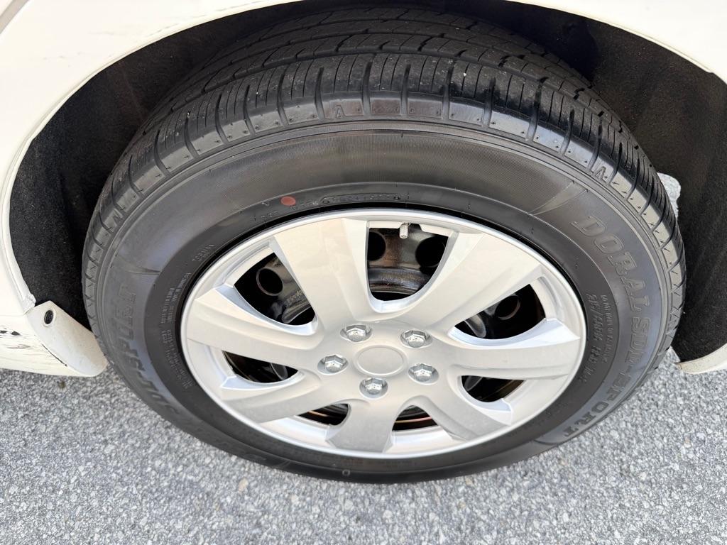 Toyota Camry 4dr Sdn I4 Auto LE (Natl) 2011