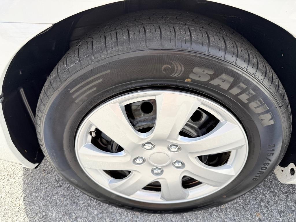 Toyota Camry 4dr Sdn I4 Auto LE (Natl) 2011