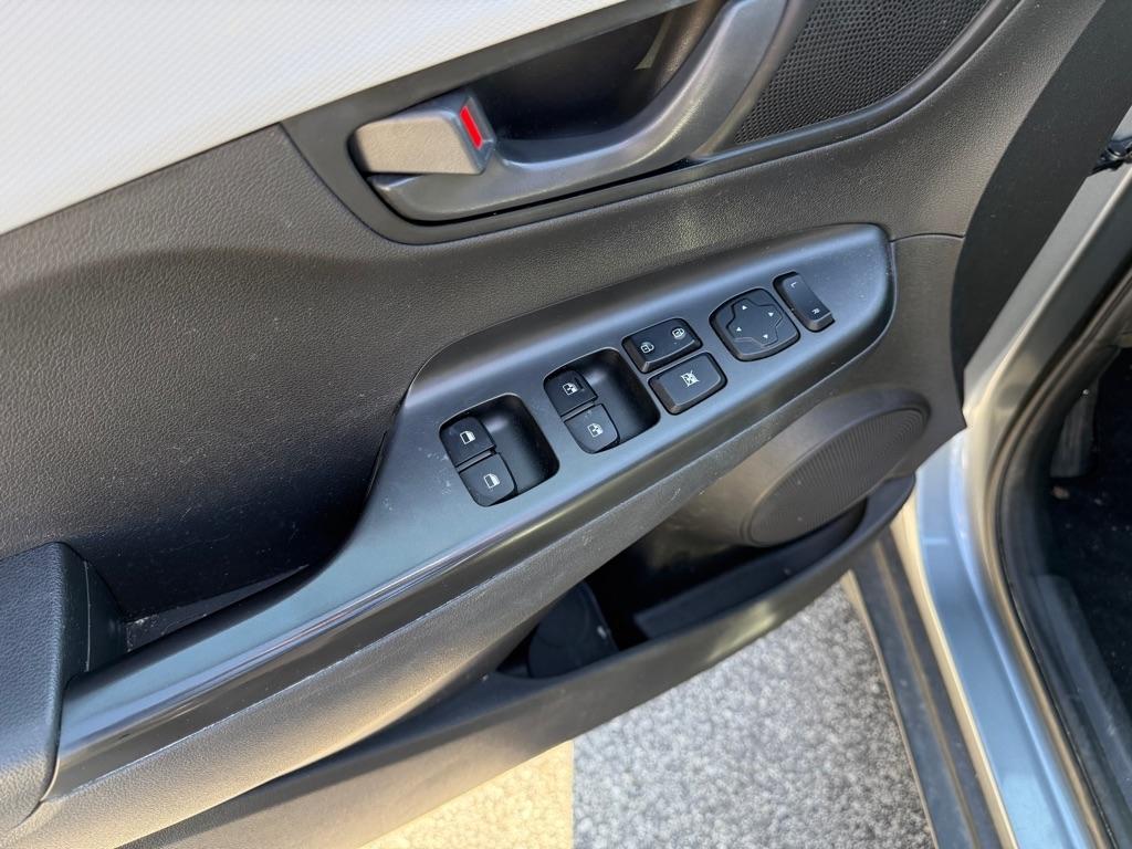 Hyundai Kona SEL Auto AWD 2021