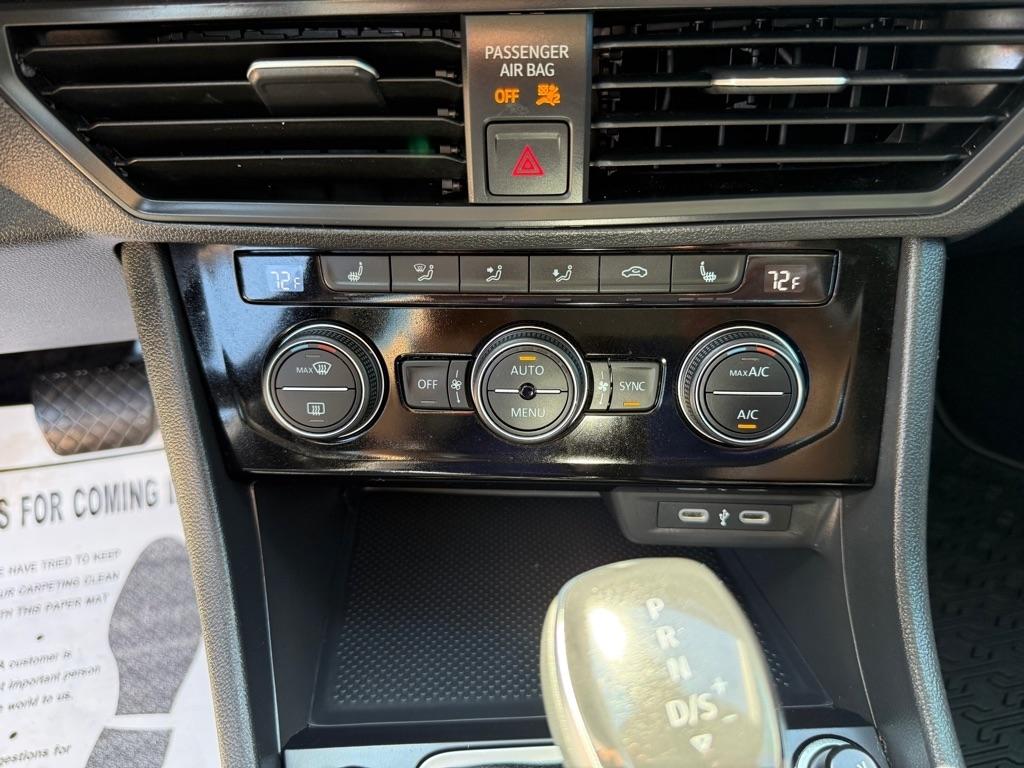 Volkswagen Jetta SE Auto 2024