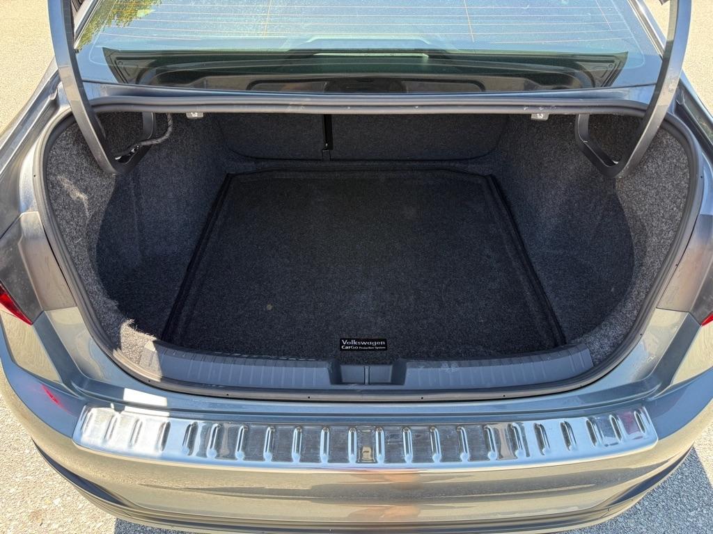 Volkswagen Jetta SE Auto 2024