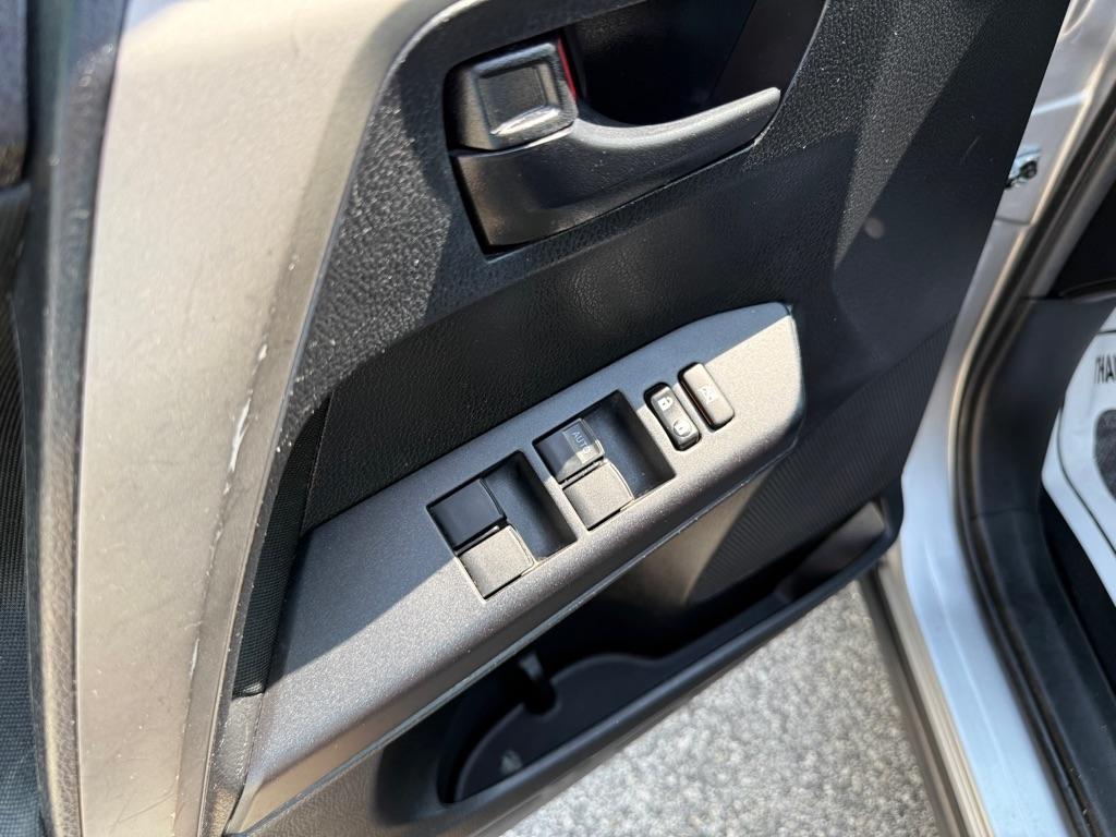 Toyota RAV4 FWD 4dr LE (Natl) 2016