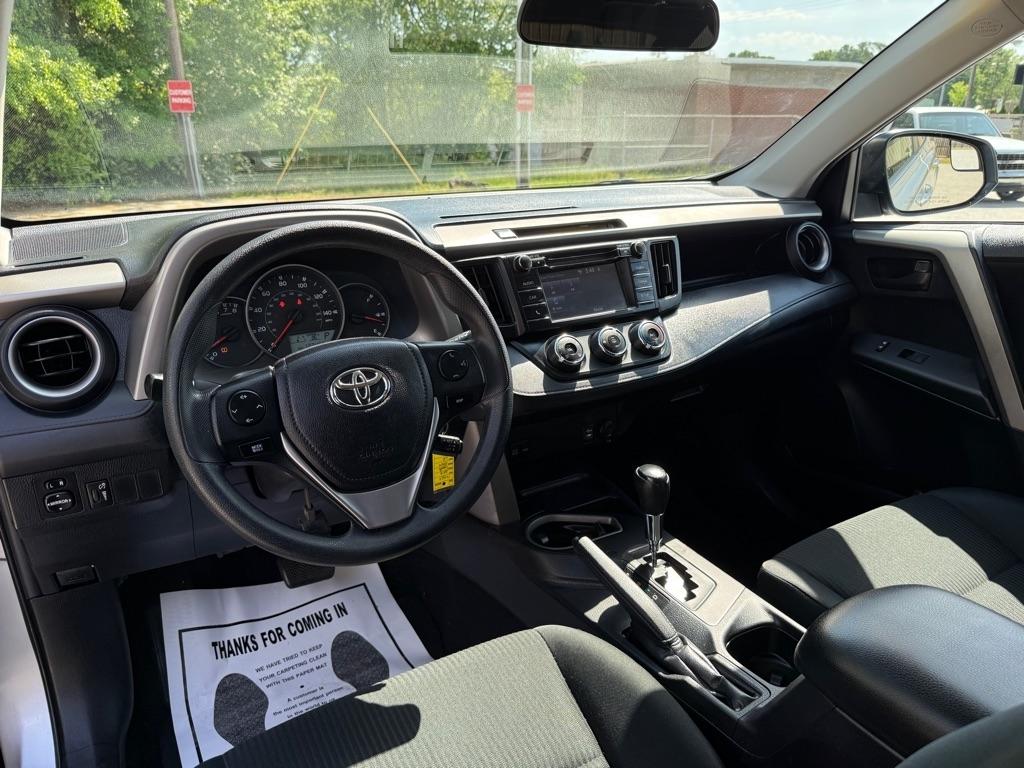 Toyota RAV4 FWD 4dr LE (Natl) 2016