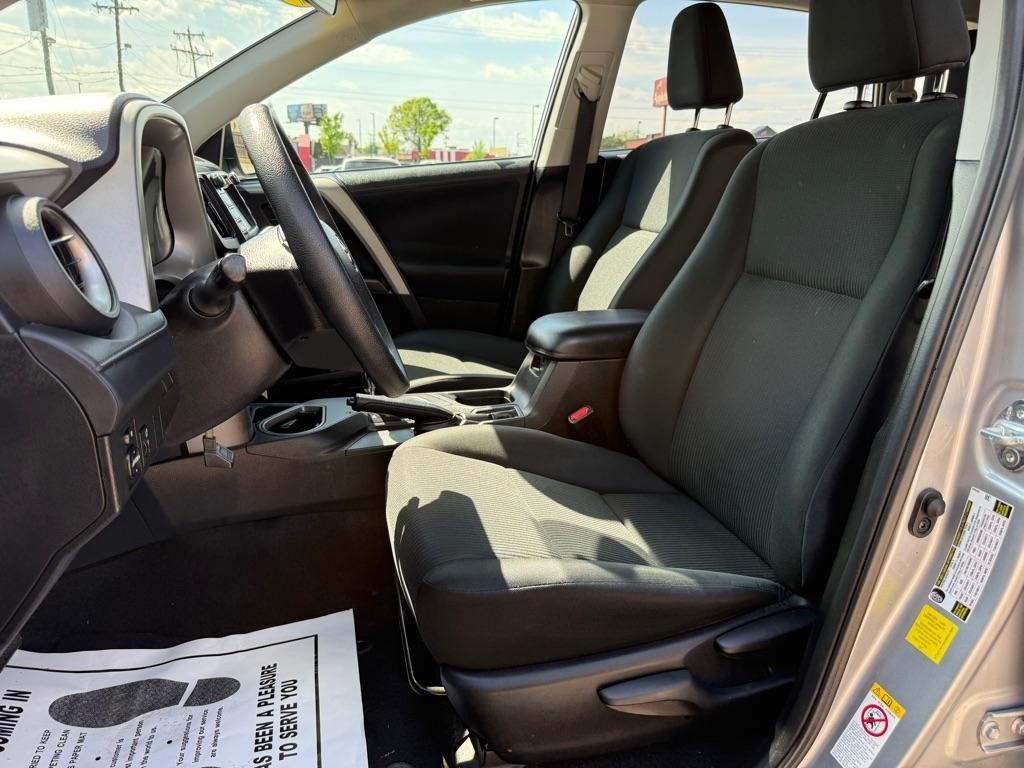 Toyota RAV4 FWD 4dr LE (Natl) 2016