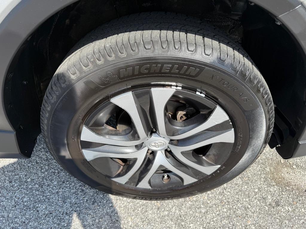 Toyota RAV4 FWD 4dr LE (Natl) 2016