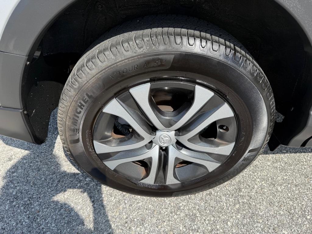 Toyota RAV4 FWD 4dr LE (Natl) 2016