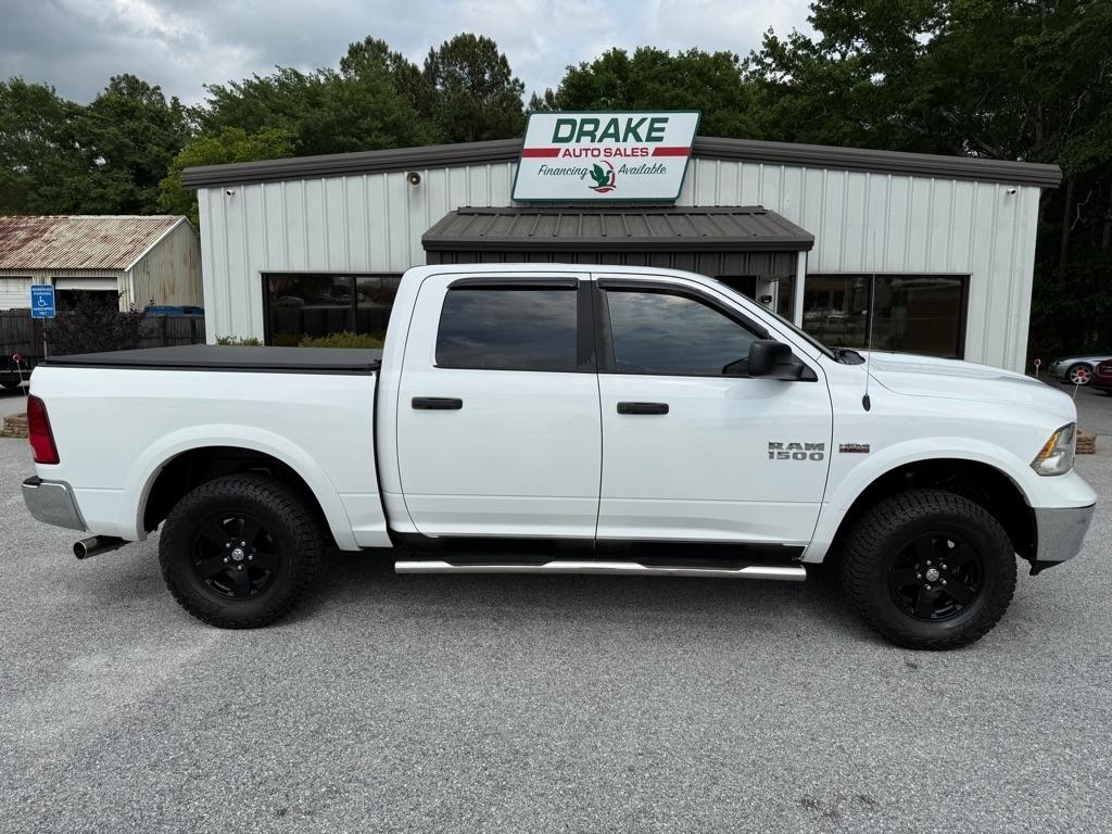 RAM 1500 4WD Crew Cab 140.5" Outdoorsman 2016