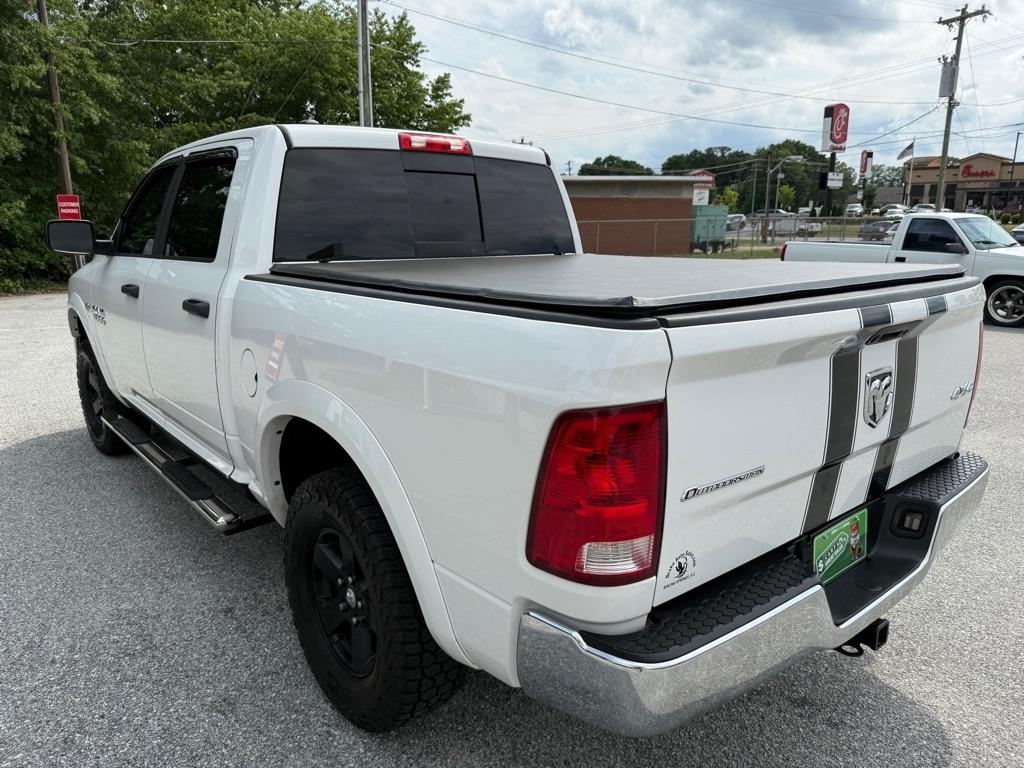 RAM 1500 4WD Crew Cab 140.5" Outdoorsman 2016