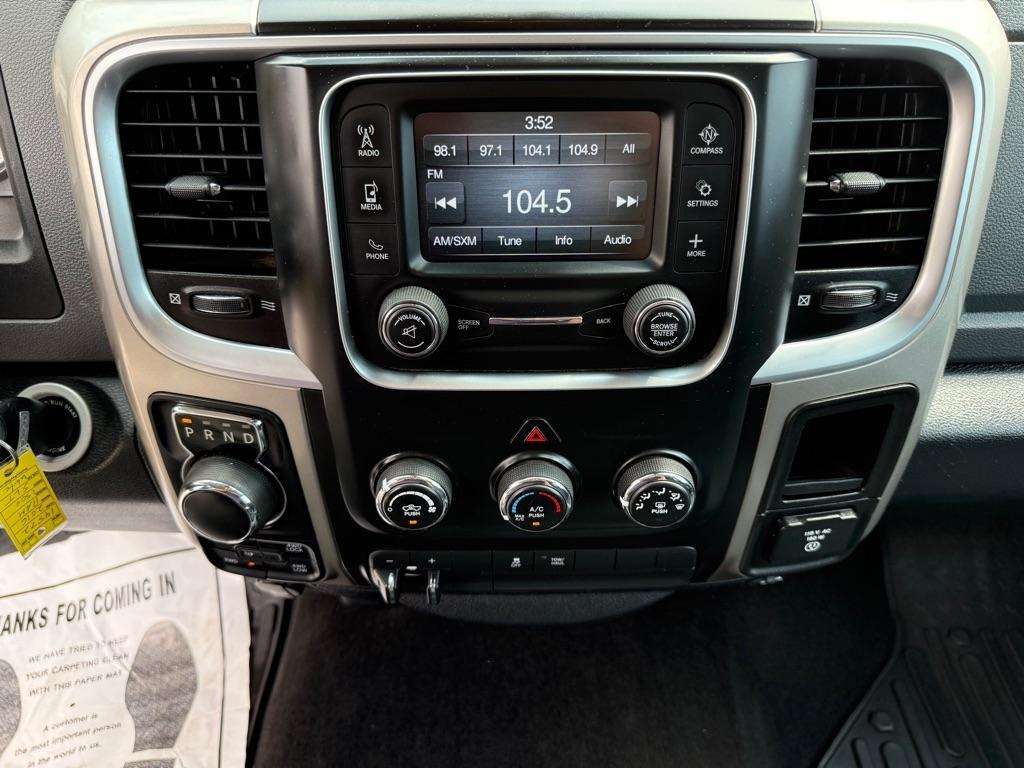 RAM 1500 4WD Crew Cab 140.5" Outdoorsman 2016