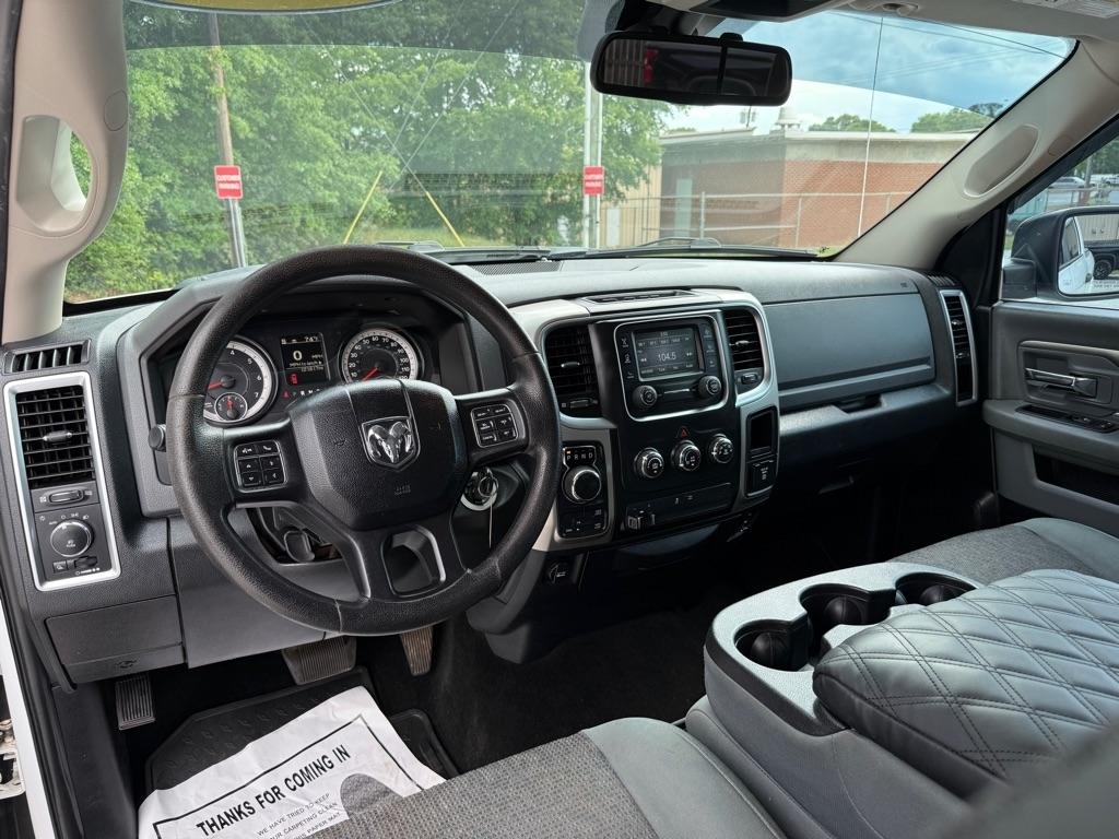 RAM 1500 4WD Crew Cab 140.5" Outdoorsman 2016