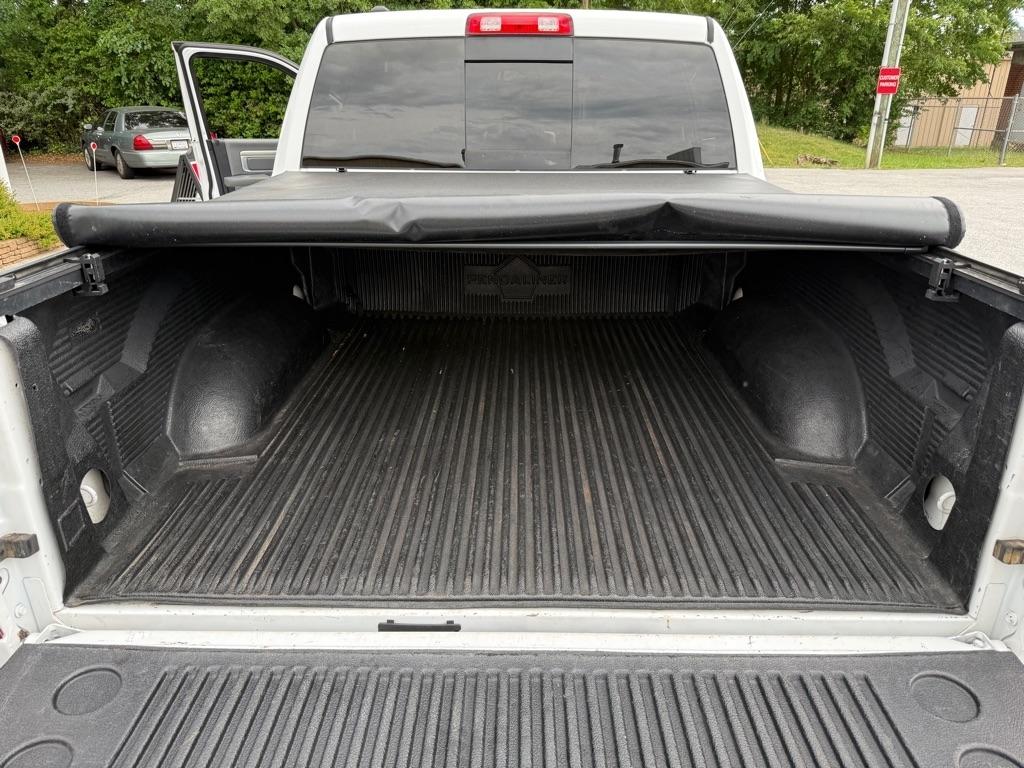 RAM 1500 4WD Crew Cab 140.5" Outdoorsman 2016