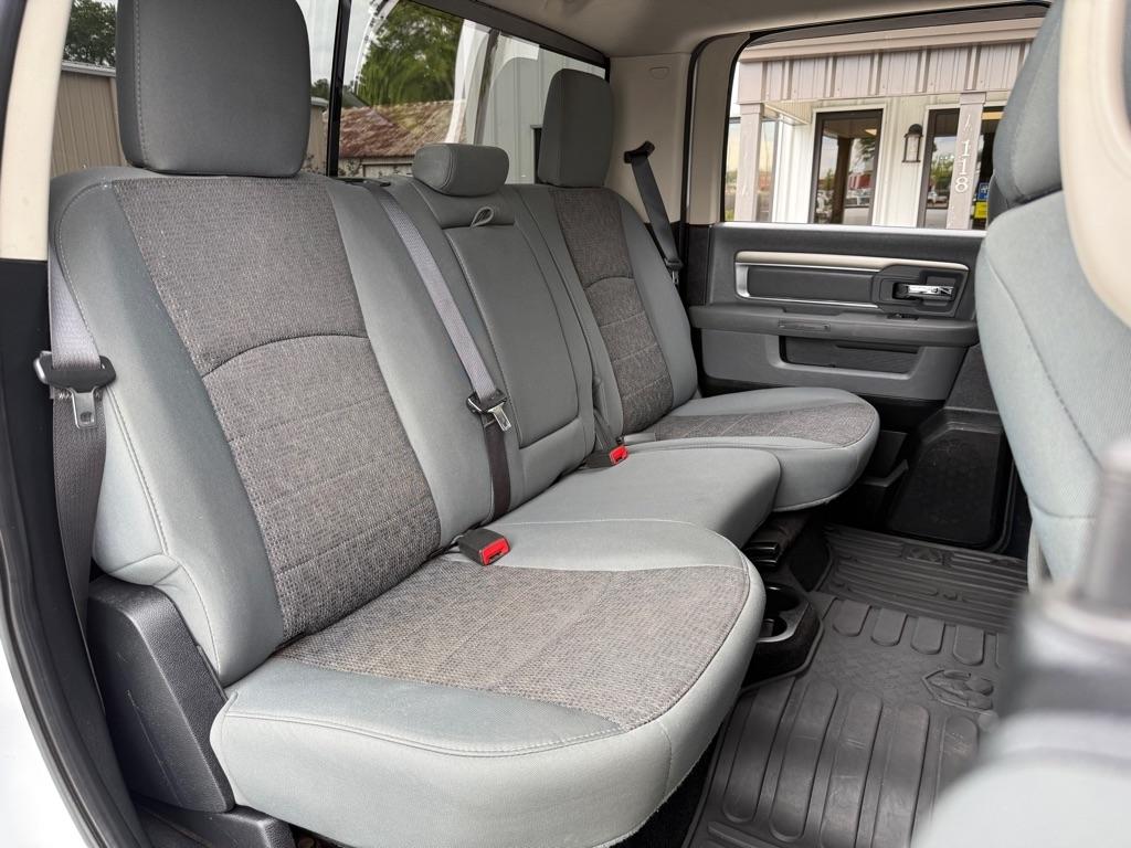 RAM 1500 4WD Crew Cab 140.5" Outdoorsman 2016