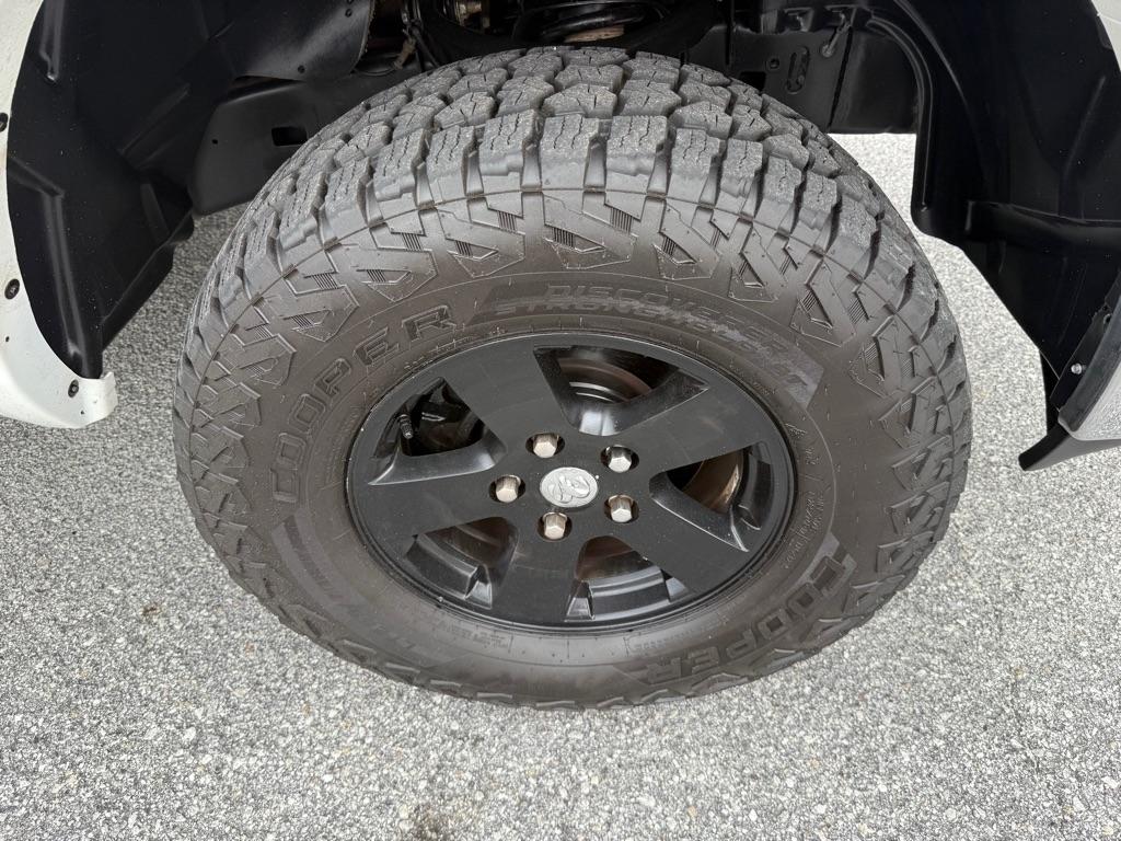 RAM 1500 4WD Crew Cab 140.5" Outdoorsman 2016