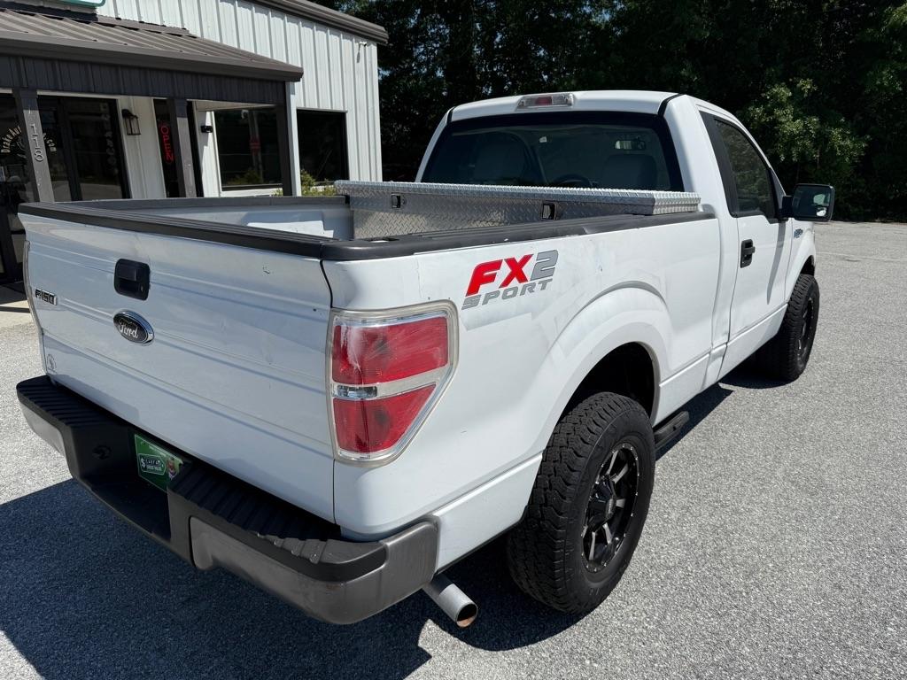 Ford F-150 2WD Reg Cab 145" XLT w/Midbox Prep 2009
