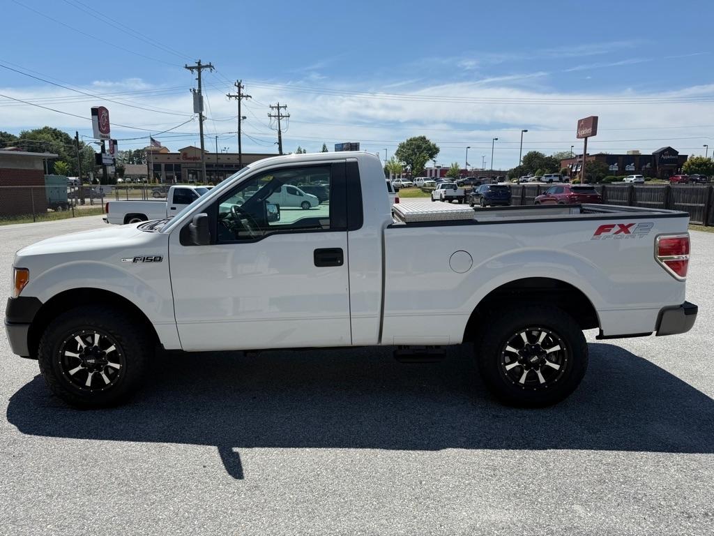 Ford F-150 2WD Reg Cab 145" XLT w/Midbox Prep 2009