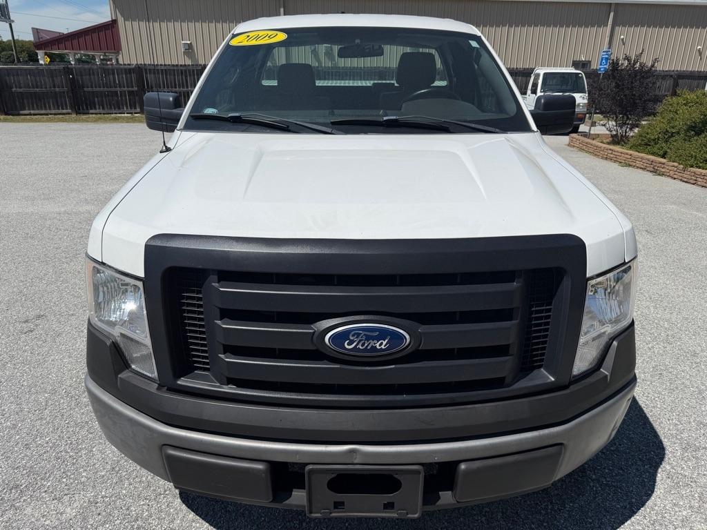 Ford F-150 2WD Reg Cab 145" XLT w/Midbox Prep 2009